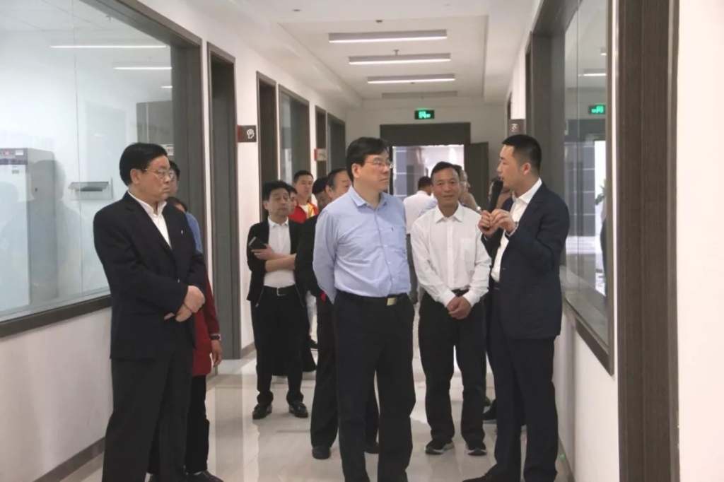 湖南省政協(xié)副主席、湖南省工商聯(lián)主席張健帶隊(duì)來到湖南賓之郎食品科技有限公司調(diào)研